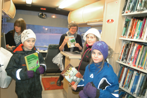 18-19_Bokbuss-bokbussmbarnogansatte