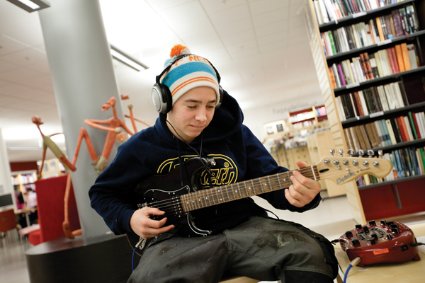 50-51-Ungdom-gutt-gitar-oppslagsbilde